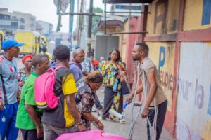 KINSHASA : DEXY MASENA POINTE DU DOIGT À Joseph KABILA ET RÉCLAME AVEC LES PERSONNES VIVANT AVEC HANDICAP LA TRANSFORMATION DU SIÈGE DU PPRD EN LOGEMENT SOCIAL.