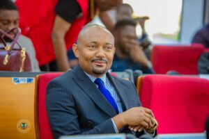 POLITIQUEMENT DIFFÉRENT: L&rsquo;OEUVRE D&rsquo; ELIEZER NTAMBWE, HON JACQUES MABAYA NAGE DANS LE BAIN DE L&rsquo; EXCELLENCE.